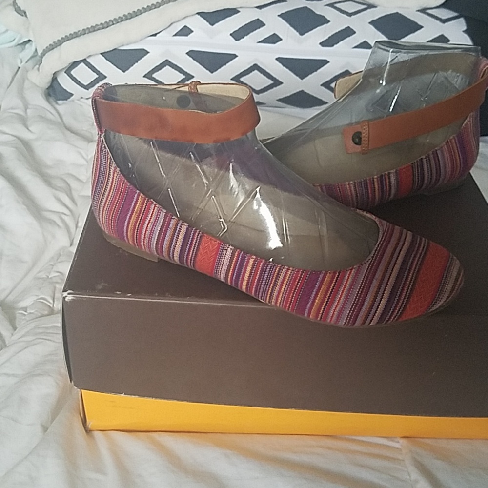 Strap ankle ballet flat